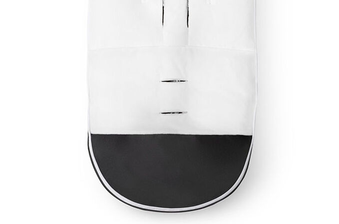 An image of the CYBEX Platinum Platinum Winter Footmuff Accessories for Strollers, highlighting the Protective Lining feature.