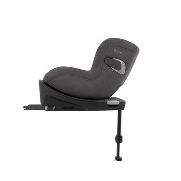 Instalarea este gandita sa fie rapida: conectezi ISOFIX in punctele de ancorare si extinzi piciorul de sprijin pentru stabilitate suplimentara