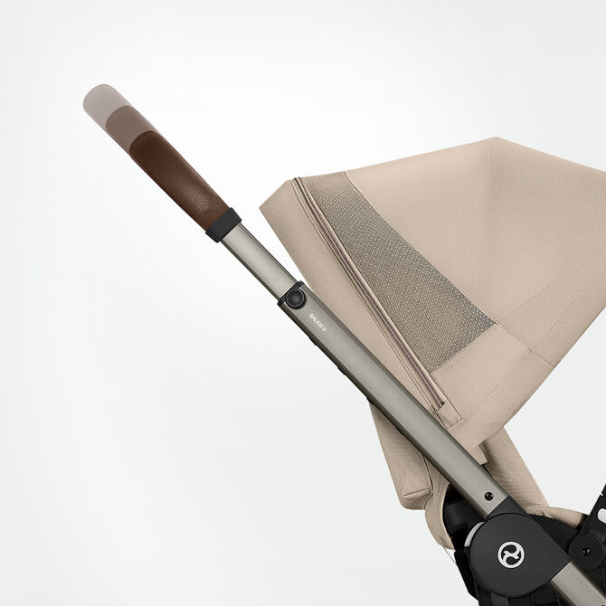 Close-up of the adjustable handlebar the Balios S Lux provides.