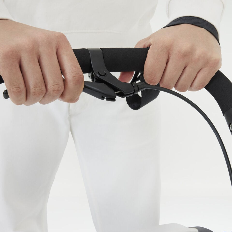 Close up of the adjustable handlebar of the Avi Spin stroller.