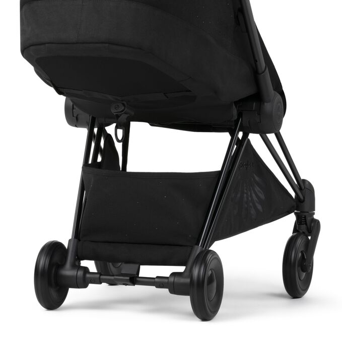 Ein Bild des CYBEX Platinum Coya - La Parisienne Buggy, das das Merkmal Großer Einkaufskorb hervorhebt.