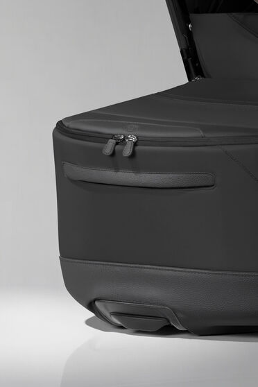 Primo piano della tasca anteriore della Navicella Richiudibile Lux Carry Cot.