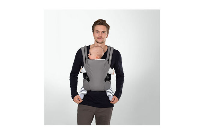 An image of the CYBEX Gold BEYLA.twist Baby Carrier, highlighting the Support of natural spread-squat position feature.