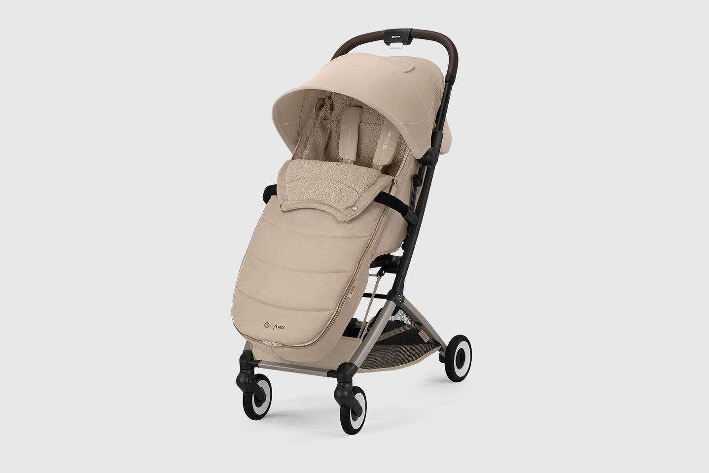 Produktbild eines Orfeo-Buggys mit angebrachtem Gold-Fu&szlig;sack.