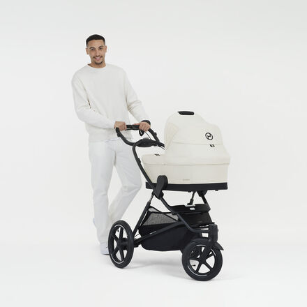 Product shot of a man pushing an Avi Spin pushchair.