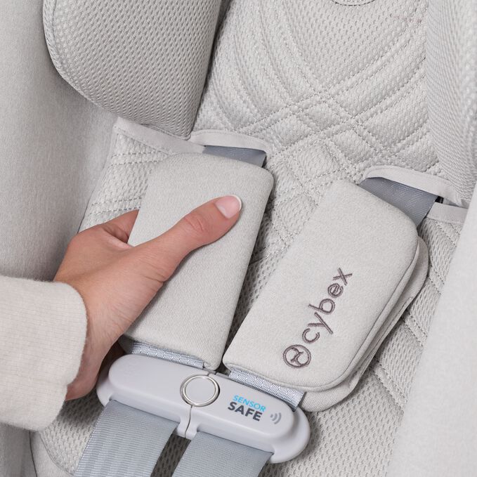 An image of the CYBEX Platinum Cloud T with Load Leg Base Infant Car Seat, highlighting the Premium Fabrics feature.