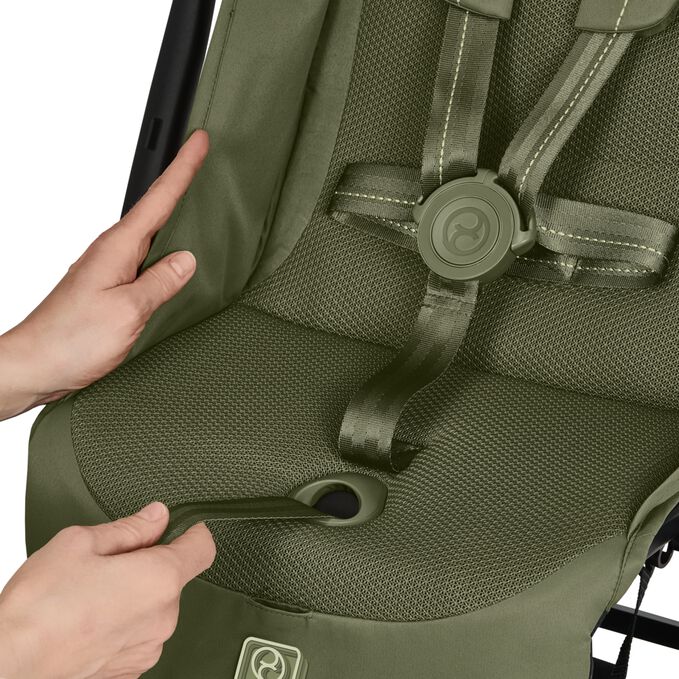 An image of the CYBEX Gold Libelle Buggy, highlighting the One-pull Harness feature.