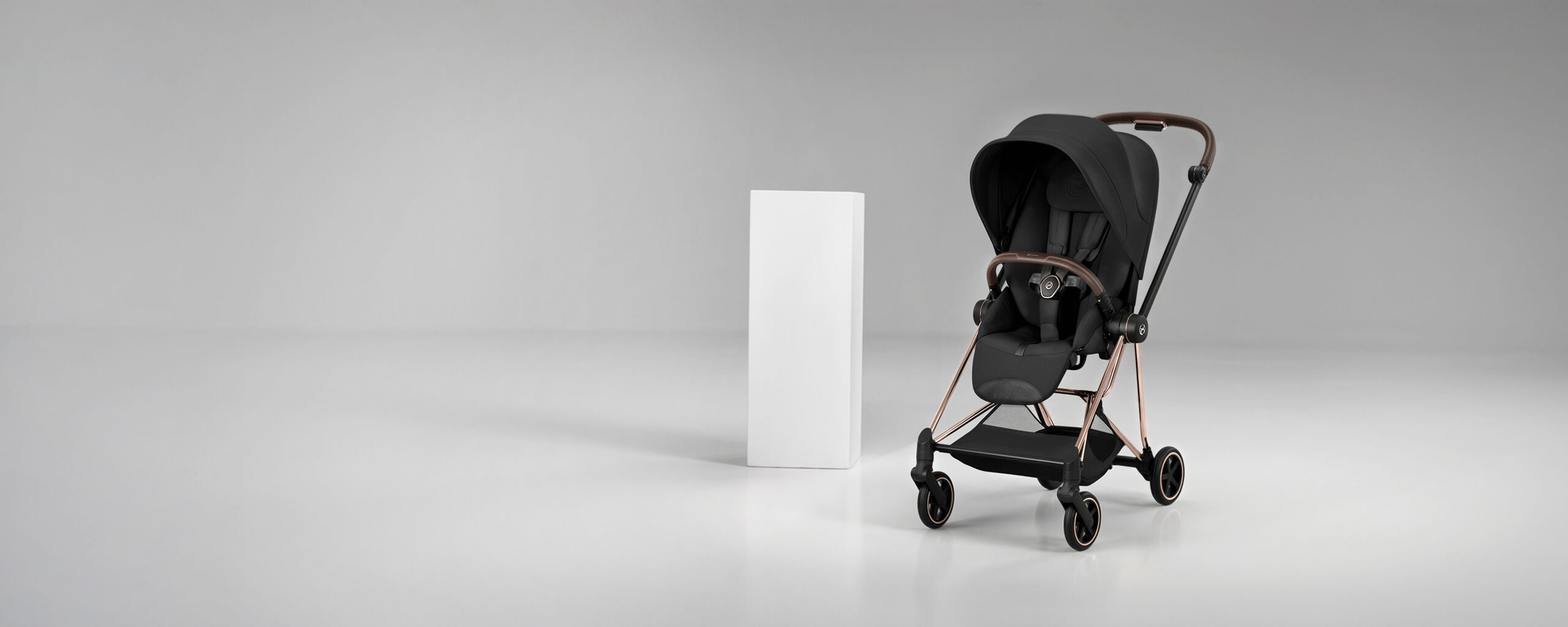 Product image of a Mios with a seat unit attached and a white pillar behind it.