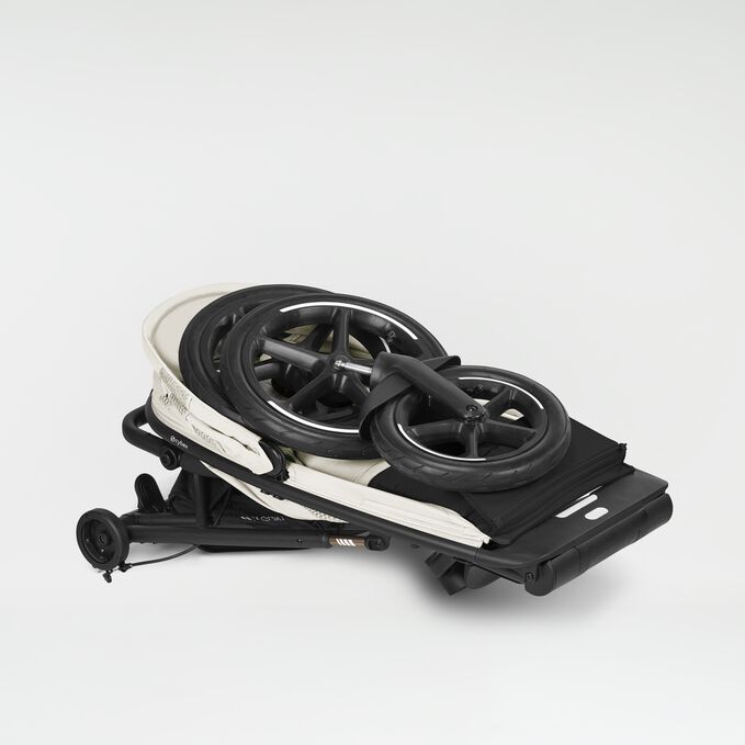 An image of the CYBEX Gold Avi Spin Stroller, highlighting the Compact Fold feature.