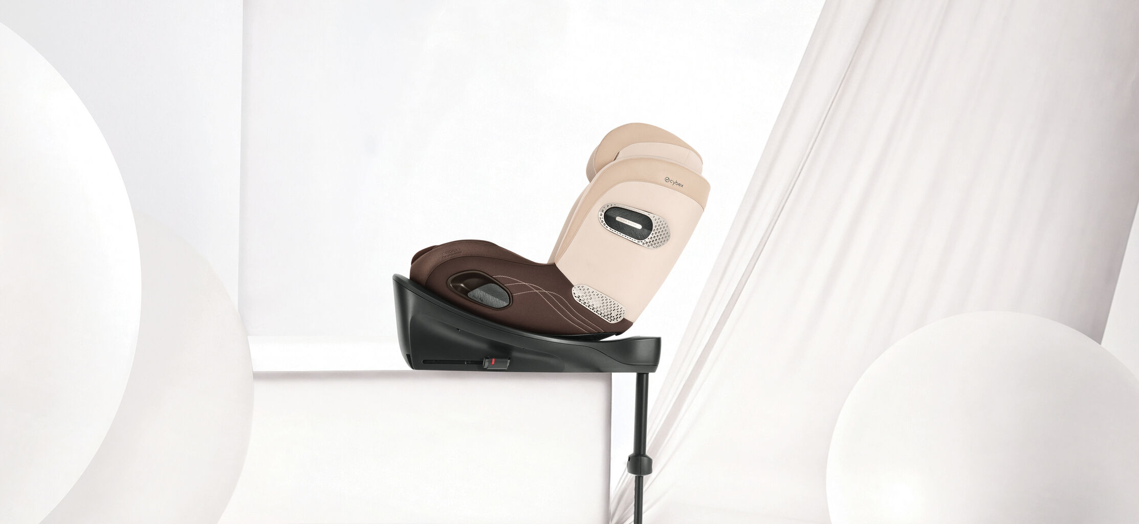 Product image of a Sirona S car seat for toddlers.