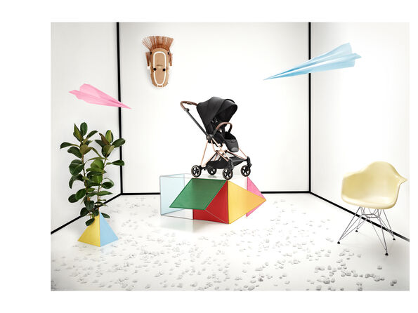 A CYBEX Mios stroller with a seat pack attached.