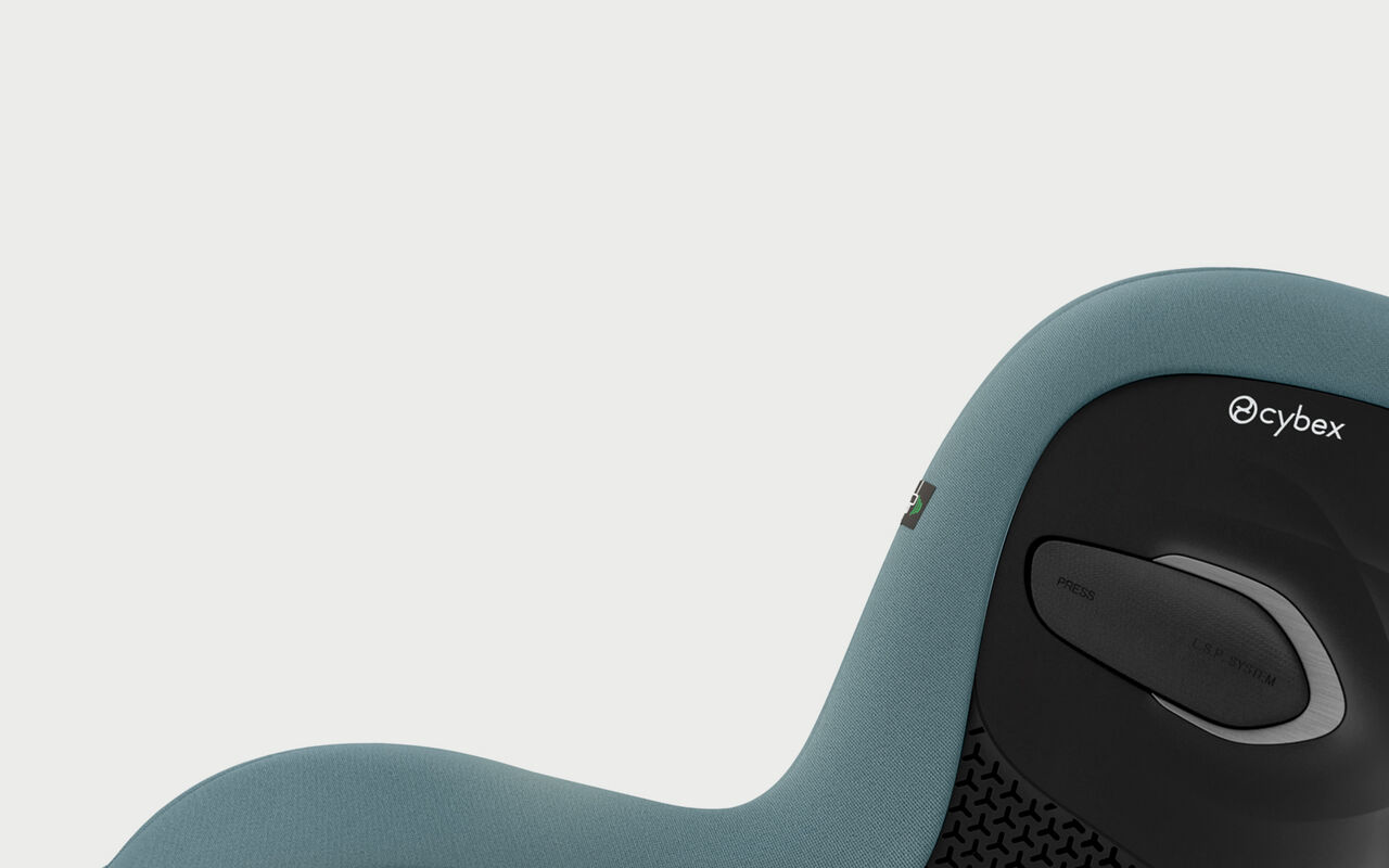 A Sirona G3 car seat in Stormy Blue.