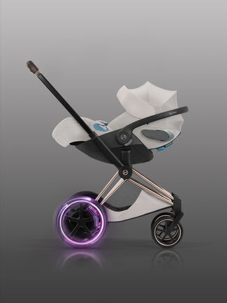 Product image of a Cloud T infant car seat with an e-Priam frame.