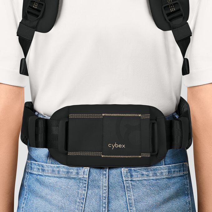 Obr&aacute;zek CYBEX Gold Laya Baby Carrier, kter&yacute; zv&yacute;razňuje funkci Bedern&iacute; opora.