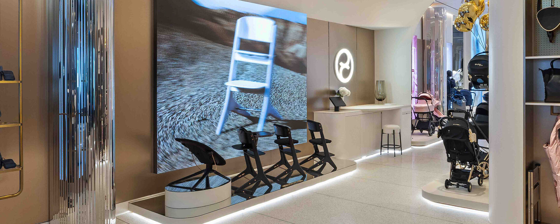 A display for the Lemo Platinum, from Bouncer to Chair.