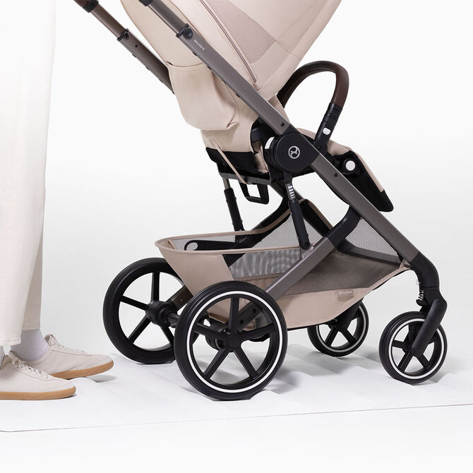 Product image of the Balios S Lux wheels with basket.