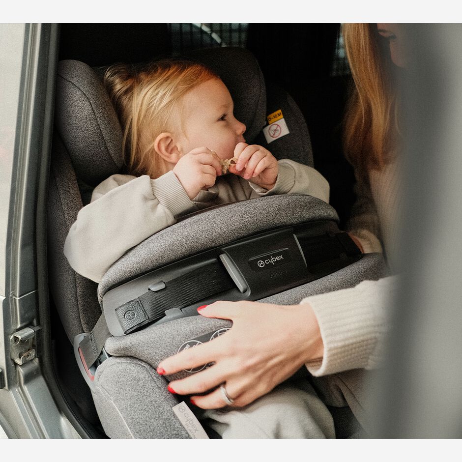 An image of the CYBEX Platinum Anoris T i-Size Toddler Car Seat, highlighting the Up to 50% safer than conventional forward-facing car seats feature.