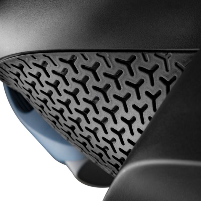 An image of the CYBEX Gold Cloud G Infant Car Seat, highlighting the In-Shell Air Ventilation feature.