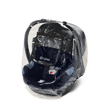 Ein transparenter Regenschutz bedeckt einen Cybex-Autositz.