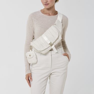 An image of the CYBEX Platinum Belt Bag Bouclé , highlighting the Multiple Carry Positions feature.