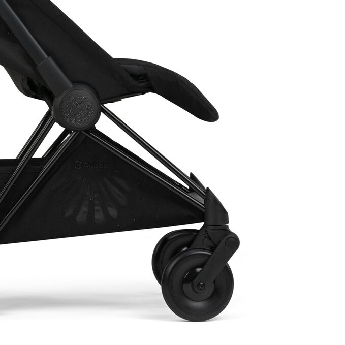 Ein Bild des CYBEX Platinum Coya - La Parisienne Buggy, das das Merkmal Weiche Vorderradfederung hervorhebt.