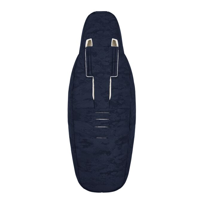 Ein Bild des CYBEX Platinum Footmuff Rebellious Luxury , das das Merkmal Kompatibel mit allen Gurtsystemen hervorhebt.