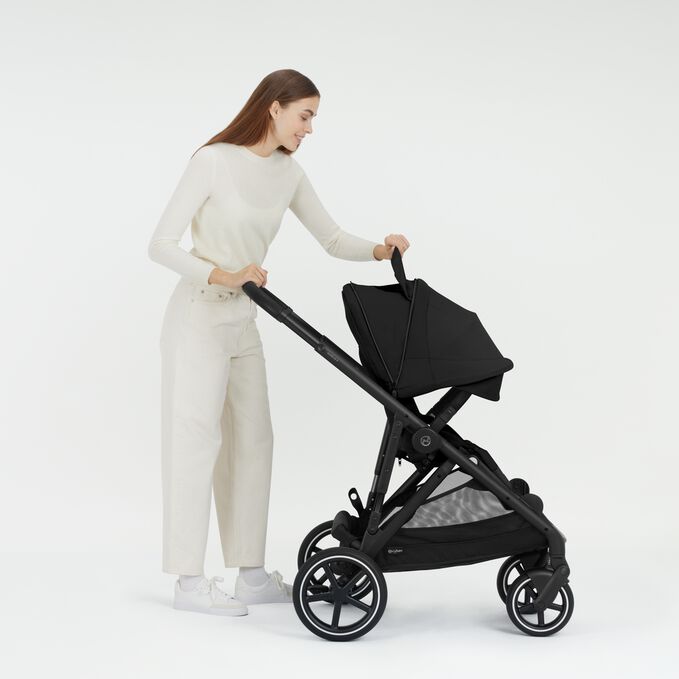 An image of the CYBEX Gold Gazelle S Select Stroller, highlighting the XXL UPF50+ Sun Canopy feature.