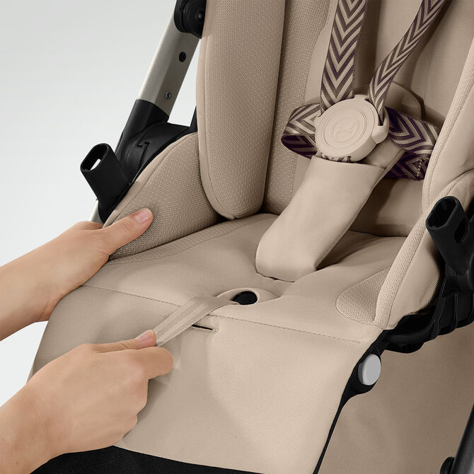 Close up of the one pull harness that the seat unit comes with.