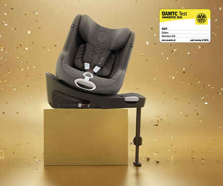 The image shows two CYBEX car seats, Sirona Ti and Pallas G3, winners of the ADAC Best in Class Award in May 2026.