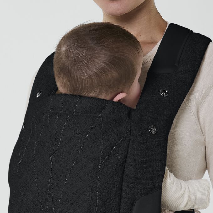 An image of the CYBEX Platinum Coya Carrier Bouclé Baby Carrier, highlighting the Optimal Neck Support feature.