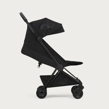 An image of the CYBEX Platinum Coya - La Parisienne Buggy, highlighting the Ergonomic near-flat & Integrated Leg rest feature.
