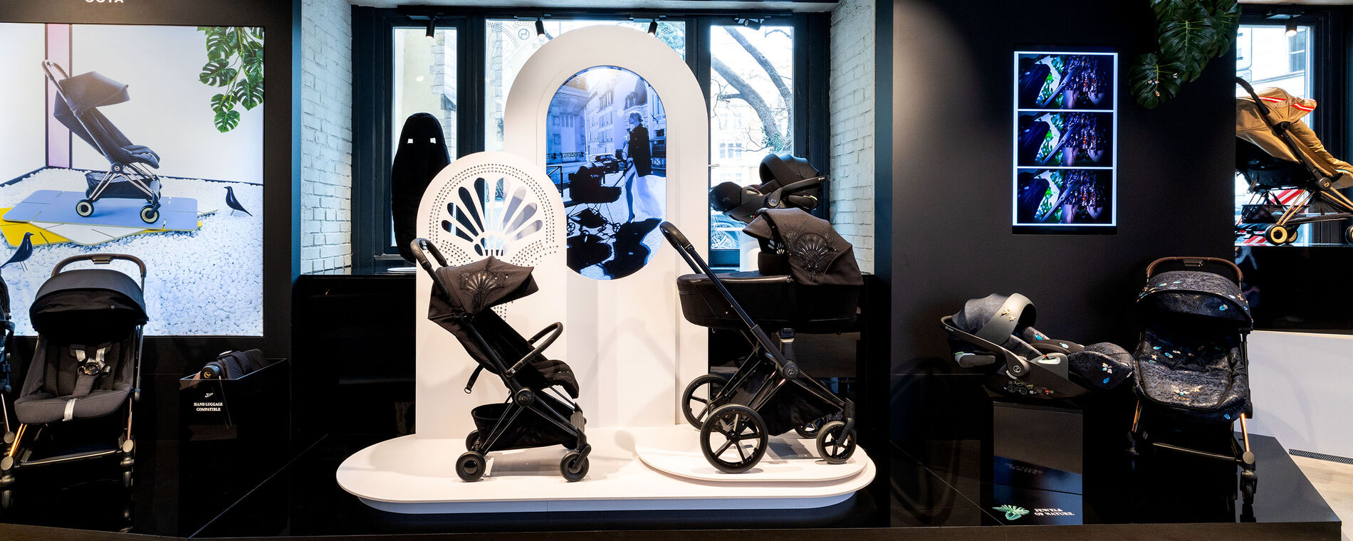 LaParisienne pushchairs on display in the CYBEX flagship store Prague.