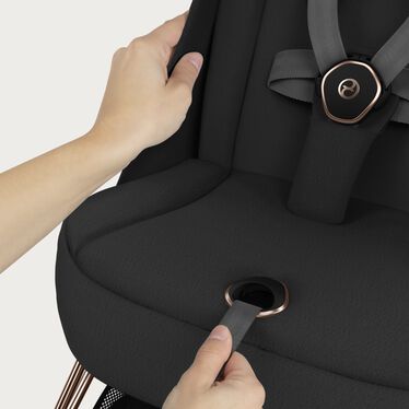 An image of the CYBEX Platinum Coya Buggy, highlighting the One-pull Harness feature.