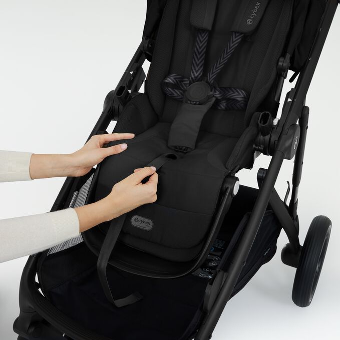 An image of the CYBEX Gold Gazelle S Select Stroller, highlighting the One-pull Harness feature.