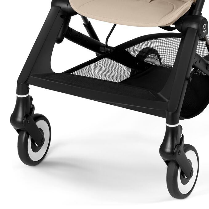 Imagen del CYBEX Gold Agis Stroller que destaca la caracter&iacute;stica Reposapi&eacute;s de tama&ntilde;o completo.