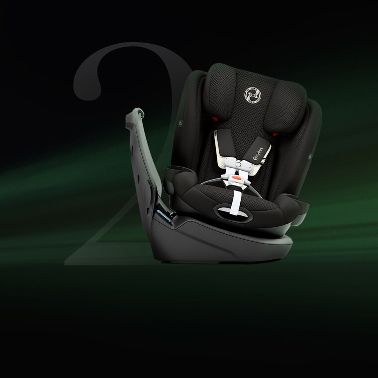 Product shot of a Callisto G 360 car seat in a Base G.
