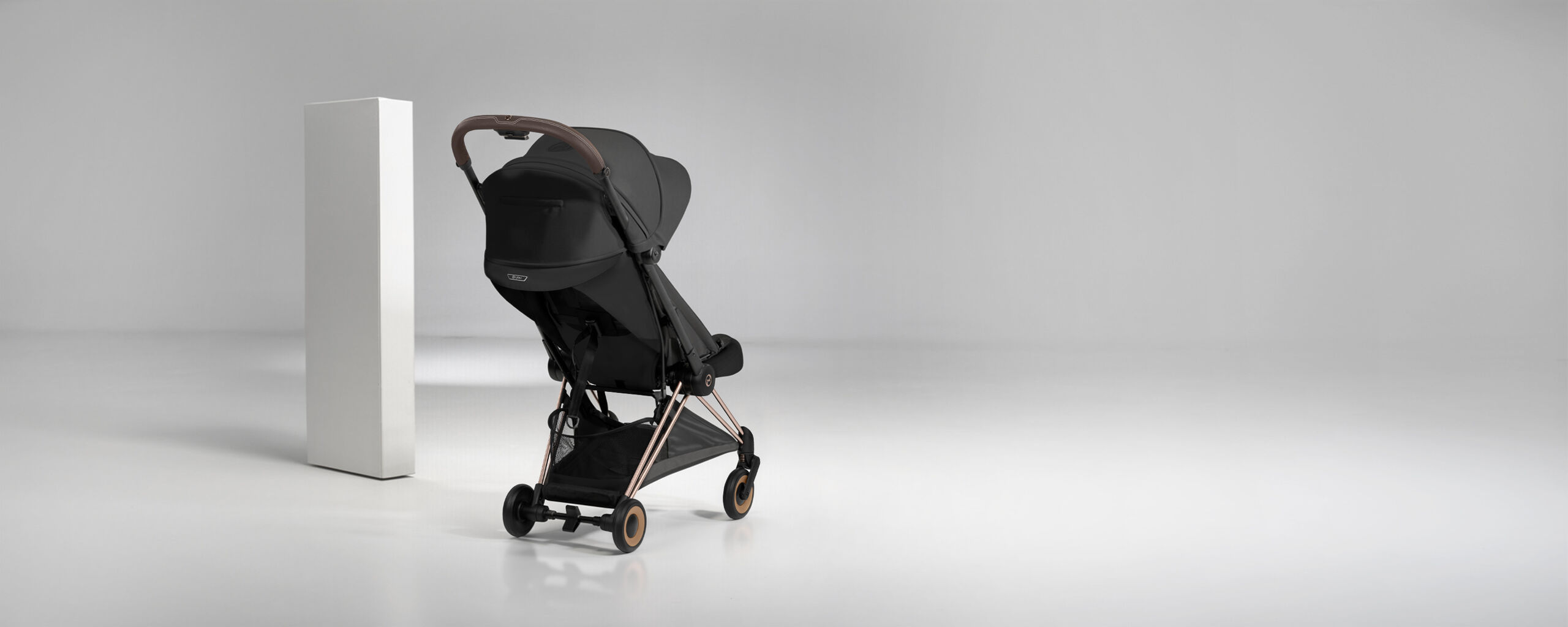 Product image of a Coya frame with a seat unit and a white pillar behind it.