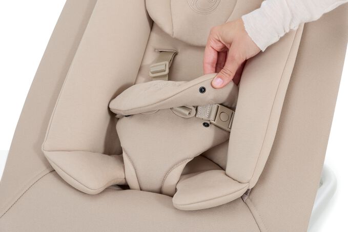 Image du CYBEX Gold Gold Bouncer Bouncer, mettant en avant la fonctionnalit&eacute; Syst&egrave;me de retenue s&eacute;curis&eacute; et r&eacute;glable.