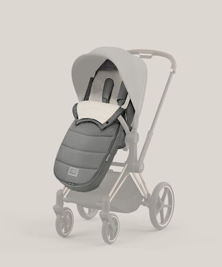 Snímek kočárku CYBEX se zaostřeným fusakem.