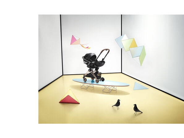 A CYBEX Coya buggy with an infant car seat attached.