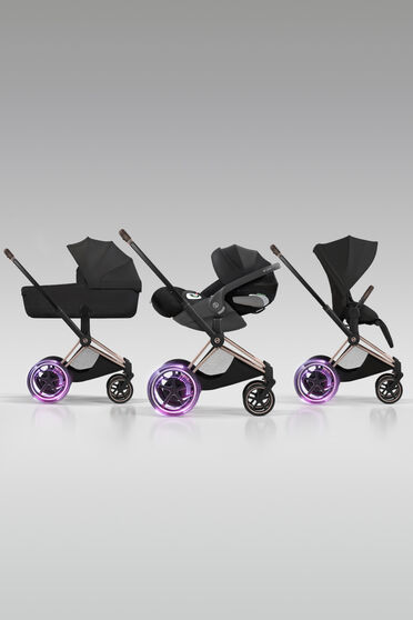 Tres cochecitos e-Priam con Capazo Plegable Fold Lux, silla de coche portabeb&eacute;s y textiles.