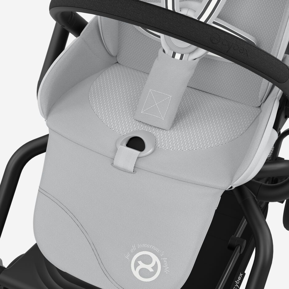 An image of the CYBEX Gold Eezy S Twist+2 (2025) Buggy, highlighting the One-pull Harness feature.