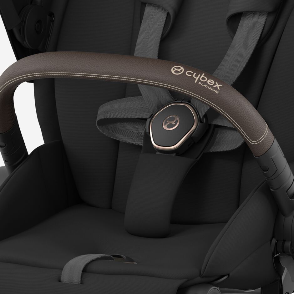 An image of the CYBEX Platinum Priam / e-Priam Seat Pack (2025) Stroller, highlighting the One-pull Harness feature.