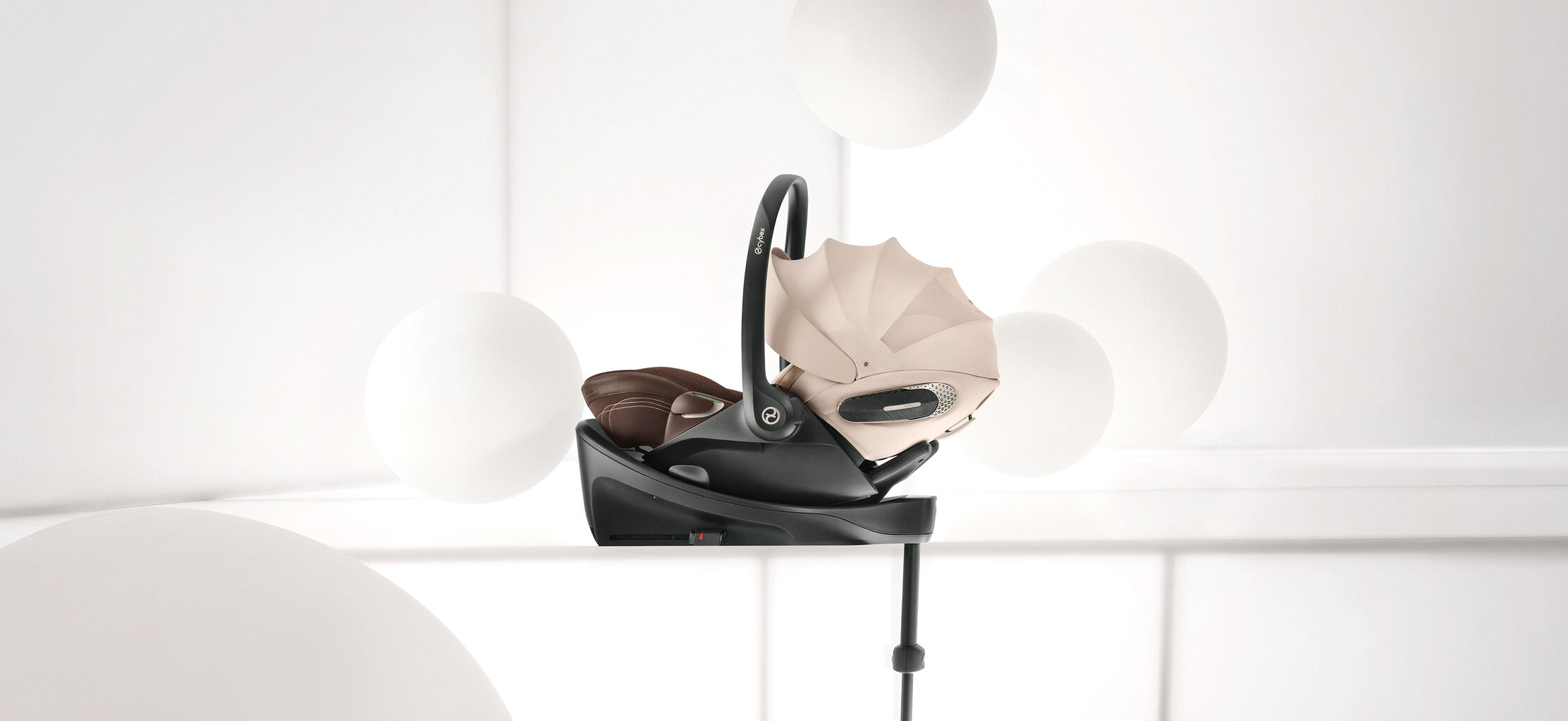 Product image of a Cloud S infant car seat on the Base S.