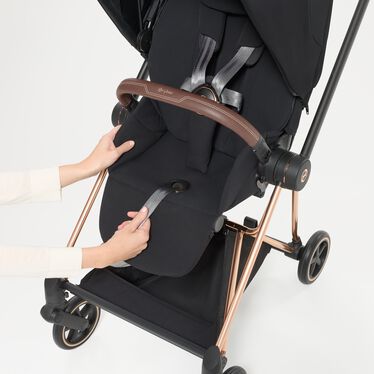 An image of the CYBEX Platinum Mios Stroller, highlighting the One-pull Harness feature.