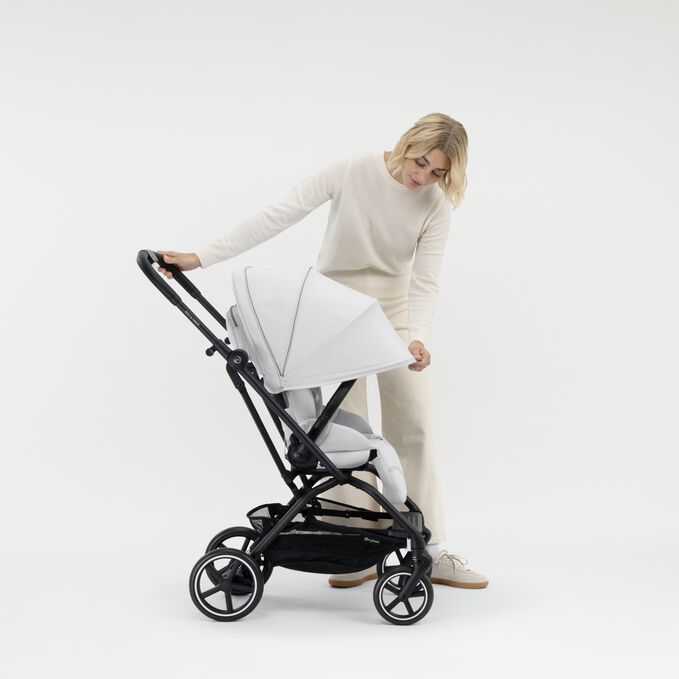 Image du CYBEX Gold Eezy S Twist +2 Buggy, mettant en avant la fonctionnalité Canopy pare-soleil XXL.