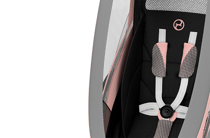 An image of the CYBEX Gold Zeno Seat Pack Cross Country Ski Trailer, highlighting the Padded Sport Seat feature.