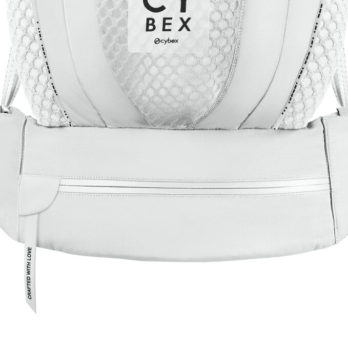 An image of the CYBEX Platinum Coya Carrier Baby Carrier, highlighting the Pocket at the Ready feature.
