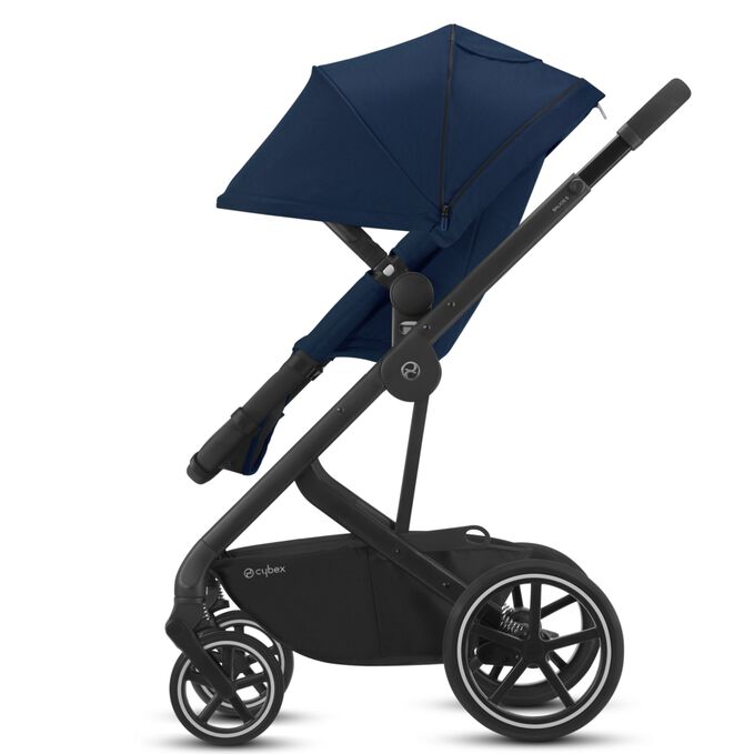 Ein Bild des CYBEX Gold Balios S 2-in-1 Stroller Travel Set, das das Merkmal XXL Sonnenverdeck hervorhebt.