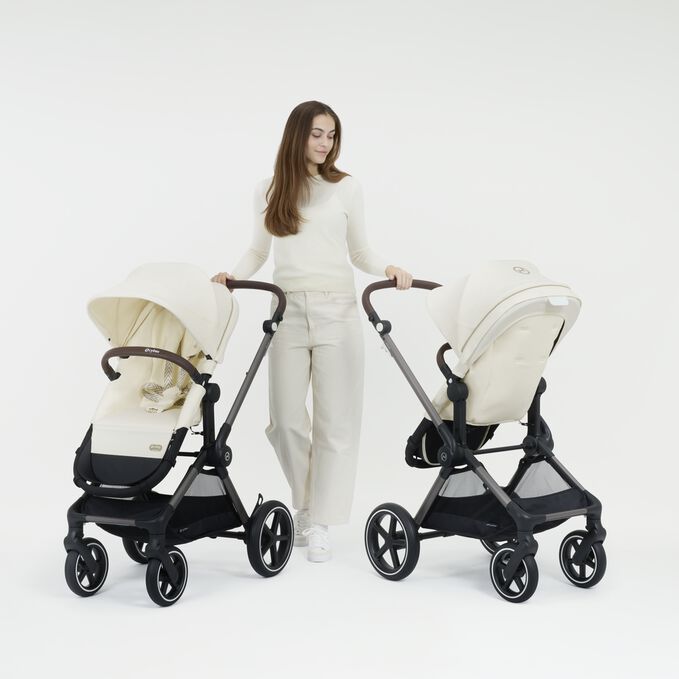 An image of the CYBEX Gold Eos Lux Stroller, highlighting the Reversible Seat feature.